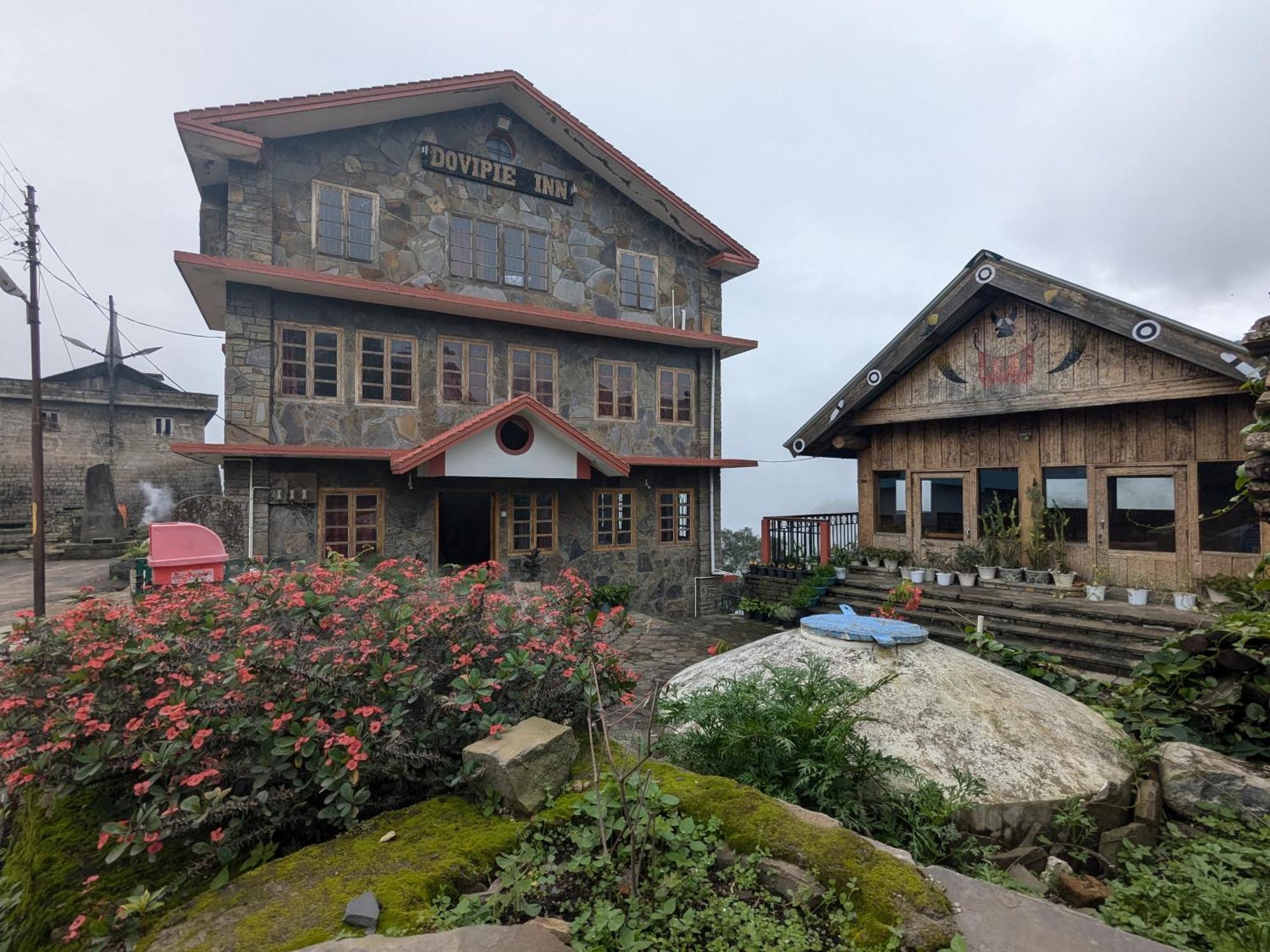 Dovipie Inn Kohima Esterno foto