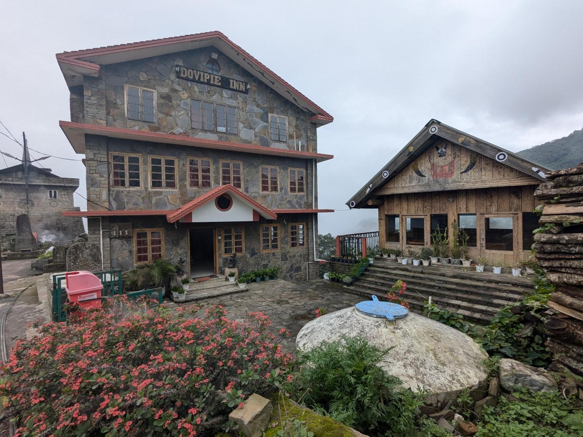 Dovipie Inn Kohima Esterno foto