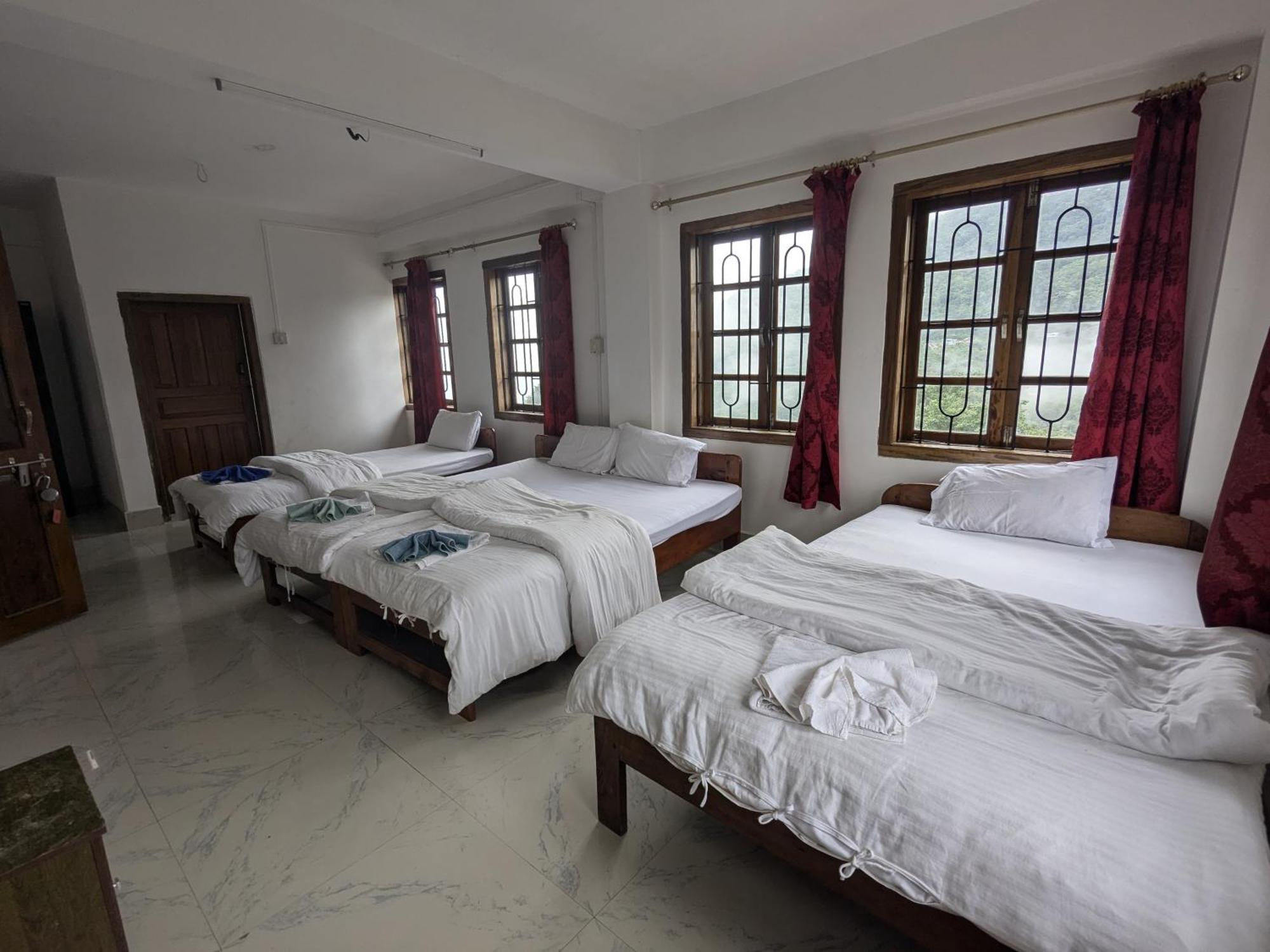 Dovipie Inn Kohima Esterno foto